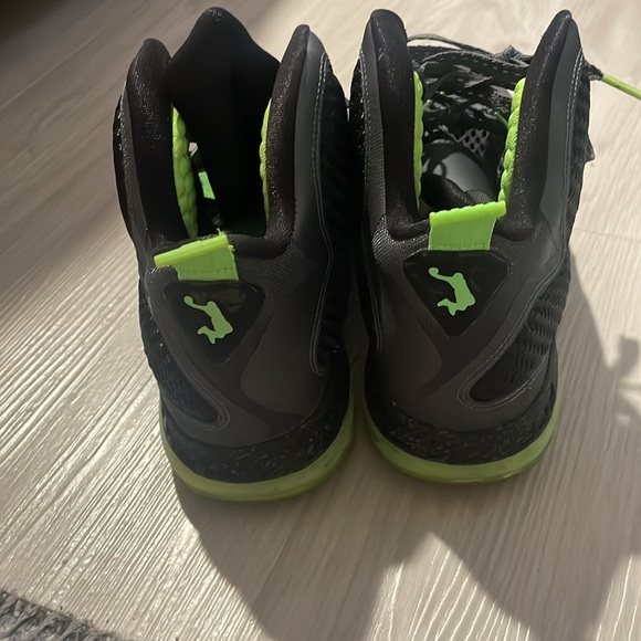 2012
LeBron 9 'Dunkman' - Picture 5 of 6